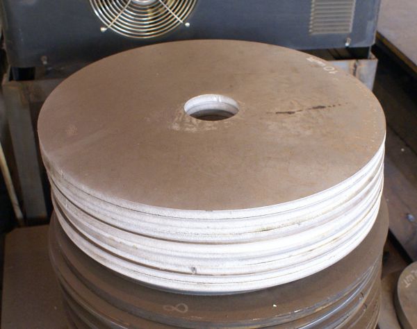 Диски алюминиевые диаметр 700 мм из Д16 толщина 12 мм изготовлены плазменной резкой без дополнительной металлообработки