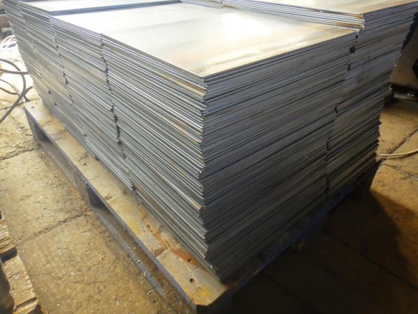 Стальные пластины, они же, штрипс (от английского «стальная полоса»), стальные карты из любого металла толщиной от 1 мм до 150 мм.