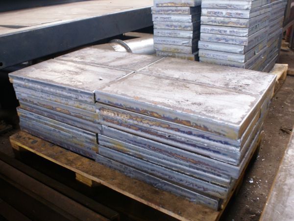 Готовые плиты: сталь Ст3пс, толщина 50 мм, газовая резка металла.